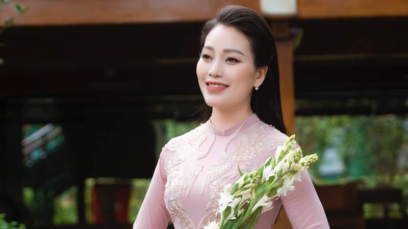 Sao Mai Huyền Trang ra MV mừng sinh nhật Bác Hồ