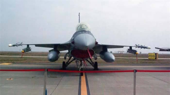 Máy bay chiến đấu F-16 do Mỹ sản xuất. (Ảnh: Global Look Press)