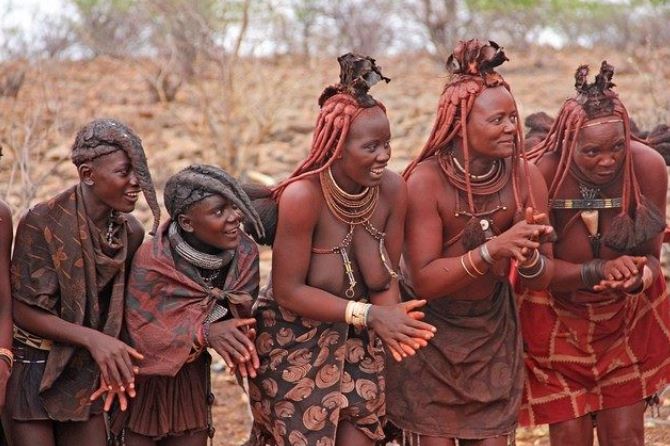 Bộ tộc kì dị nhất trên Trái đất : Đàn ông cho vợ ngủ với khách, vợ được ‘tặng’ bạn bè nữ cho chồng