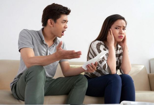 Đang còng lưng làm việc, tôi nhận được điện thoại của mẹ chồng cũ "Về mẹ cho cả gia tài" dù đã ly hôn được 2 năm