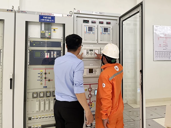 PC Đà Nẵng tổ chức kiểm tra, rà soát hệ thống rơle bảo vệ và Scada tại các TBA 110kV đảm bảo cấp điện ổn định mùa nắng nóng. 