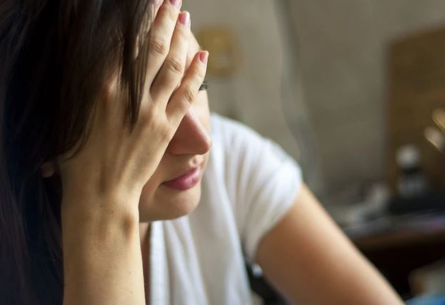 Nhìn mấy bộ quần áo ở cữ nhàu nhĩ, chồng tôi giận dữ đem vứt hết rồi mua một loạt đồ mới và tuyên bố thẳng một câu khiến mẹ chồng tôi tái mặt