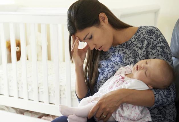 Tôi vừa khoe nhận được tiền thai sản, mẹ chồng liền đề nghị đưa hết số tiền đó cho bà với lý do không thể chối tai hơn