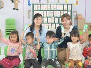 Quỹ sữa vươn cao Việt Nam và hành trình 17 năm mang niềm vui đến trẻ em khó khăn