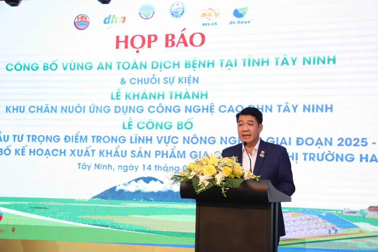 Ông Vũ Mạnh Hùng - Chủ tịch Tập đoàn Hùng Nhơn, chia sẻ thông tin với báo chí.