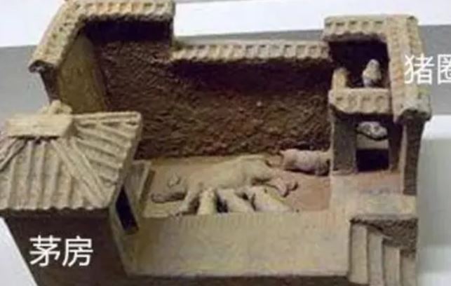 Hé lộ cách phụ nữ cổ đại đi vệ sinh khi đi ra ngoài, hóa ra họ đã dùng thứ này?