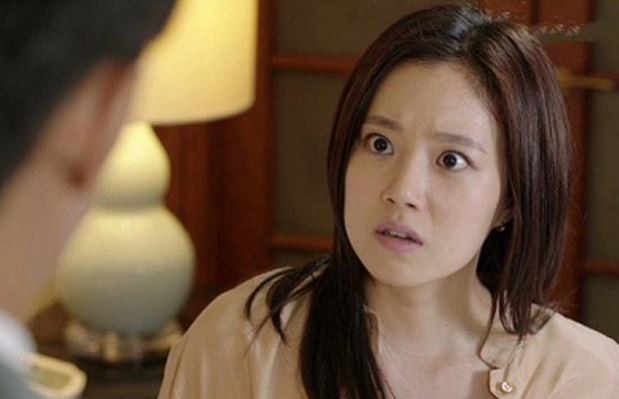 Chồng lưu tên bồ trong danh bạ là "mẹ yêu", vợ bắt tại trận, giật ngược điện thoại rồi dành cái kết mĩ mãn cho kẻ phản bội