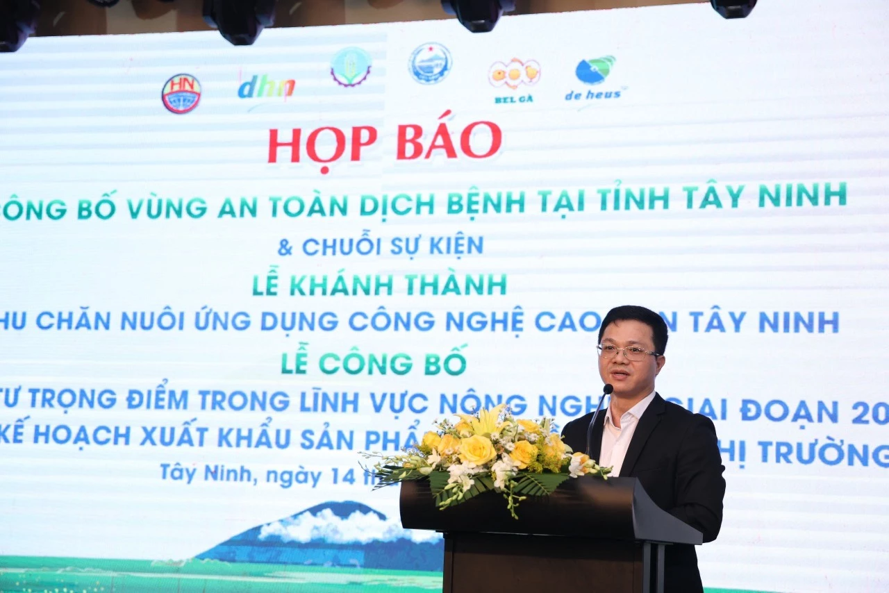Ông Nguyễn Văn Long - Cục trưởng Cục Thú y, phát biểu tại buổi họp báo.