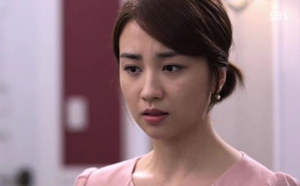 Nhìn vết thương nghiêm trọng trên cánh tay mẹ chồng, em ngỡ ngàng nhận ra lâu nay mình đã hành xử quá tệ với bà