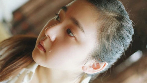 Đám tang vợ cũ của chồng, tôi tự tay làm những việc cuối cùng cho cô ấy rồi đeo khăn tang, ngồi cạnh linh cữu