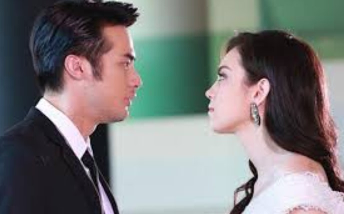 Gặp lại vợ cũ sau 3 năm ly hôn chồng buông lời khinh miệt, nhưng khi người đàn ông lạ xuất hiện anh ta liền suy sụp