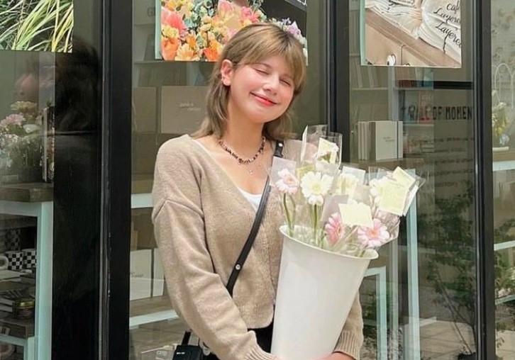 Bông hồng lai "gây sốt" với vẻ xinh đẹp khi đi học quân sự là ai?