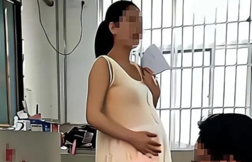 Lén chụp ảnh giáo viên rồi đăng lên MXH, phụ huynh vô tình khiến cô giáo bị phạt nặng, ai nghe xong cũng nhận xét: Thật quá đáng!