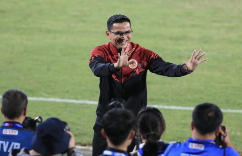 Lý do HLV Kiatisuk bất ngờ chia tay CLB CAHN