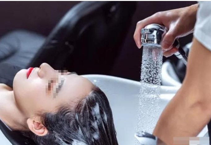 Tục ngữ có câu: “Gội đầu ba lần, mạng sống mỏng hơn giấy”, ba thời điểm gội đầu mùa đông 'nguy hiểm tính mạng', đừng coi thường