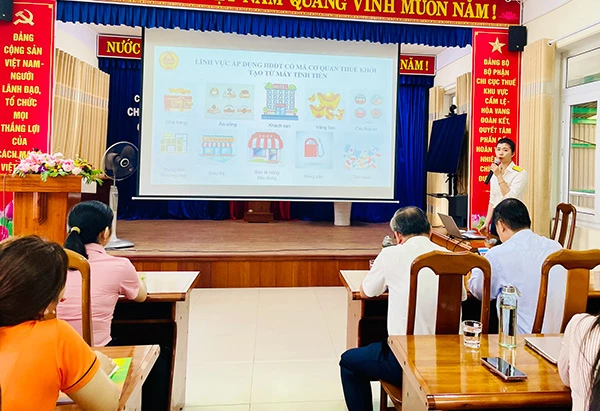 Ngành thuế Đà Nẵng tổ chức triển khai hoá đơn điện tử khởi tạo từ máy tính tiền đến các doanh nghiệp, hộ kinh doanh trên các địa bàn quận, huyện. 