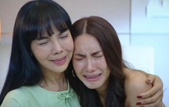 Ngày tôi lấy chồng, mẹ chồng cũ mang đến một hộp gỗ nhỏ, mọi người trố mắt ngạc nhiên còn tôi lặng người với thứ bên trong