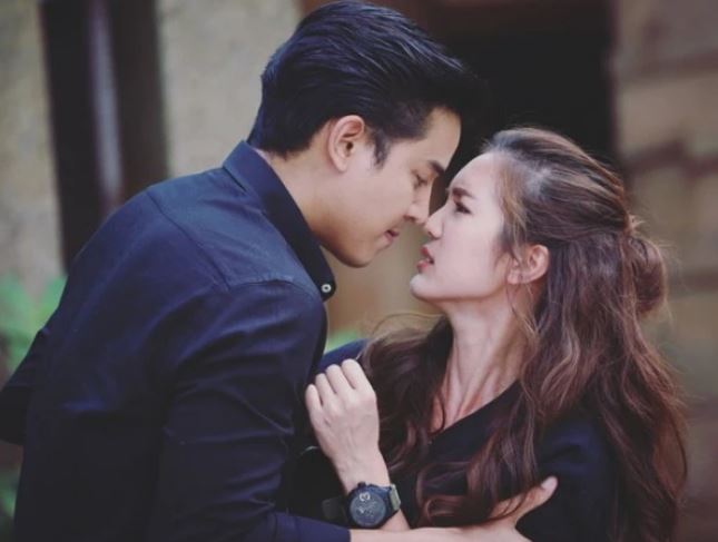 Trở mặt nhanh như anh chồng hèn: Thấy mẹ đuổi vợ ra khỏi nhà giữa đêm thì lặng thinh sau đó lại chạy đến khóc lóc “đừng bỏ anh vì anh đã phản bội em đâu”