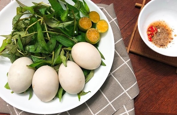 Chọn trứng vịt lộn, chỉ cần nhìn 1 điểm là biết quả già hay non, không sợ mua nhầm