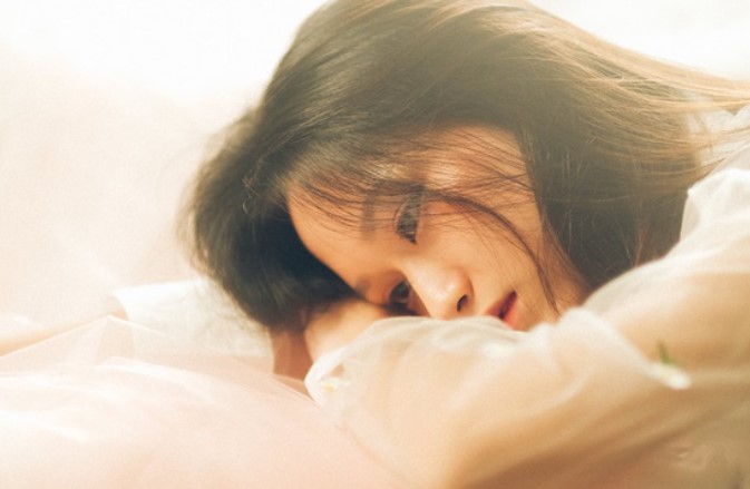 Rời khỏi tòa, chồng cũ nhìn vợ cũ mỉa mai: “Cô chẳng khác gì một cốc nước lã”, song cuộc gặp lại 1 năm sau đó lại làm anh ta ân hận