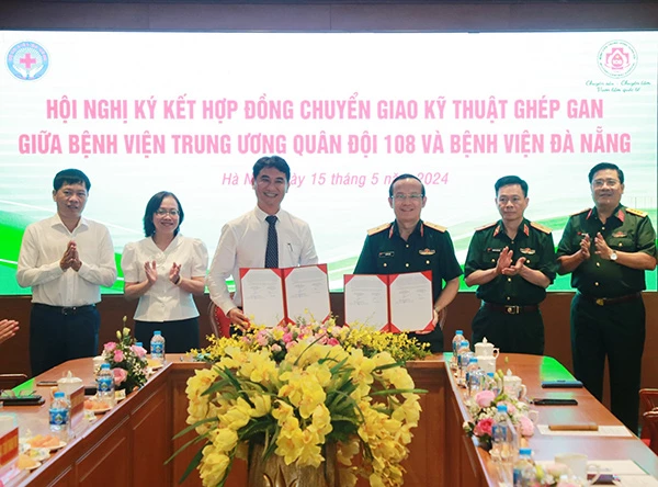 Ký kết hợp đồng chuyển giao kỹ thuật ghép gan giữa Bệnh viện Trung ương Quân đội 108 với BV Đà Nẵng.