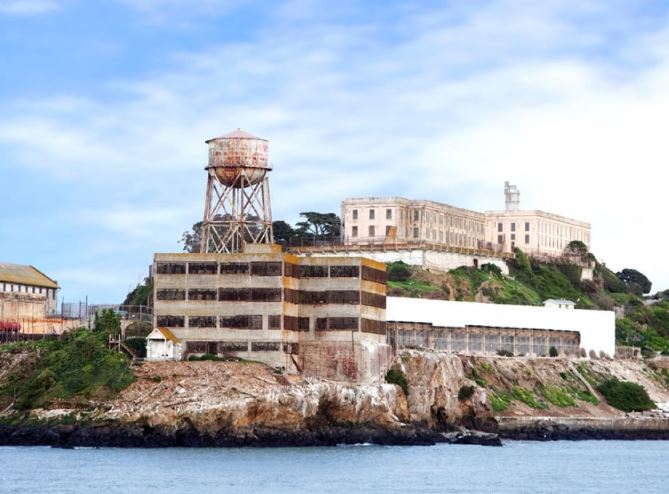 Nhà tù Alcatraz: Hòn đảo của những linh hồn quỷ ám bí ẩn nhất thế giới