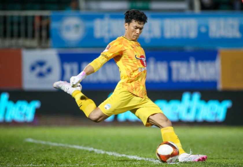 “Người hùng” Thường Châu vượt qua cám dỗ showbiz trở lại ngoạn mục nhưng vẫn không dám mơ trở lại ĐT Việt Nam