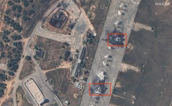 Hình ảnh từ vệ tinh cho thấy một số máy bay chiến đấu bị phá hủy trên đường băng. (Ảnh: Maxar)