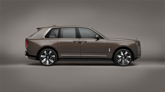 Rolls-Royce Cullinan thế hệ mới lộ diện ảnh 4