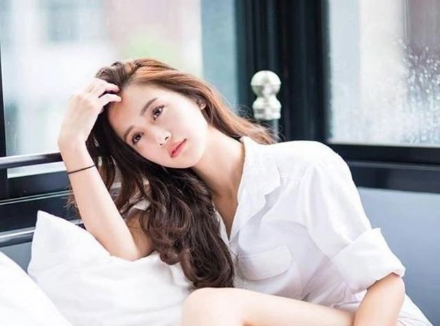 Bị chê "già và xấu mà đòi với cao" trong ngày ra mắt gia đình bạn trai, tôi lặng lẽ rút điện thoại gọi ngay cho tài xế lái chiếc xế hộp mấy tỷ của mình tới