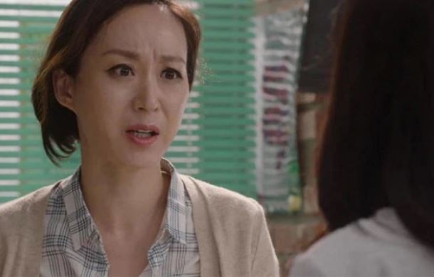 Chồng đòi ly hôn vì vợ mãi không đẻ được, mẹ chồng ngoài mặt vào hùa với con trai nhưng lại lén lút đưa con dâu 500 triệu rồi tiết lộ bí mật chôn giấu