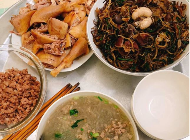 Sang nhà bạn trai nấu cả buổi mới được mâm cơm, nào ngờ bị mẹ người yêu tạt nguyên gáo nước lạnh là "đồ kém tinh tế" chỉ vì 1 món ăn