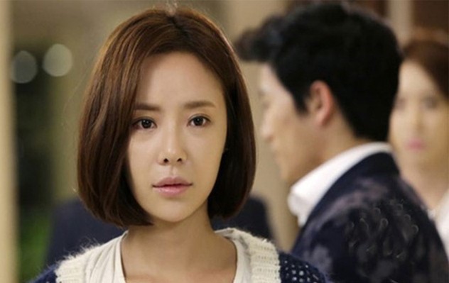 Ly hôn chưa được 2 tháng, chồng cũ đã tìm đến nhà, quỳ lạy cầu xin tôi cứu giúp