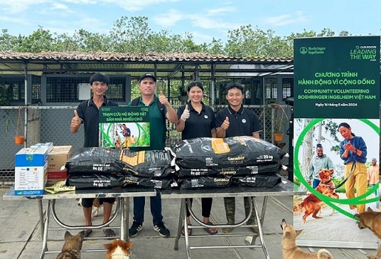 Hàng trăm người tham gia hỗ trợ cộng đồng người yếu thế, tổ chức cứu trợ vật nuôi