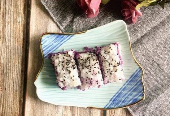 Hai nguyên liệu này là đối tác hoàn hảo, vừa ngọt, vừa mềm, lại có hàm lượng dinh dưỡng cao, ăn thường xuyên sẽ giúp da đẹp hơn, eo thon hơn