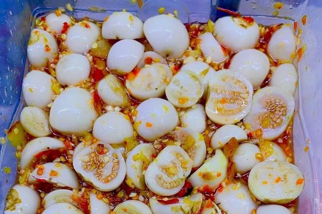 Cà muối theo cách này vừa trắng lại giòn cắn 'đôm đốp', ai cũng có thể làm được