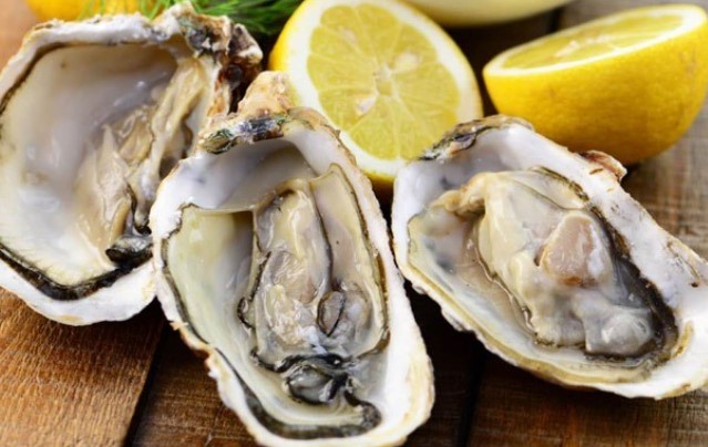 Hàu tăng cường sinh lý cho quý ông nhưng lại là 'thuốc độc' với những người này