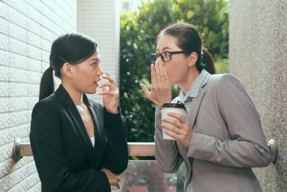 Thị phi: ''Lời nói không là dao - mà cắt lòng đau nhói''