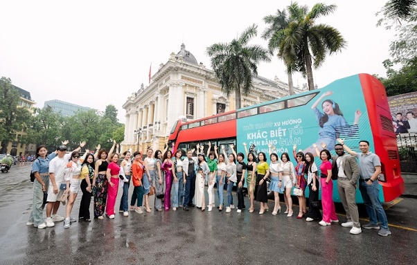 'Là tôi, dưới lớp lụa' gây chú ý mạng xã hội