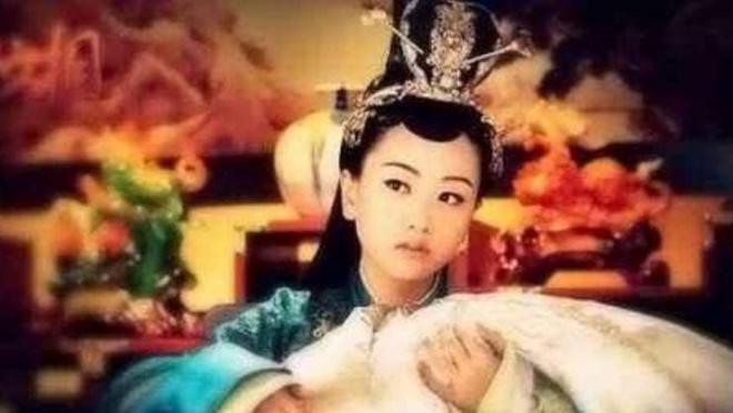 Tại sao hoàng đế cấm thê thiếp mới sinh cho hoàng tử bú sữa mẹ! Lý do là sự ích kỷ của hoàng đế