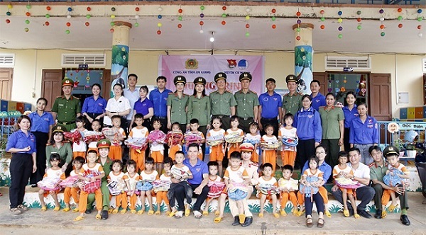 Công an An Giang thực hiện nhiều hoạt động thiện nguyện tại tỉnh Đắk Lắk