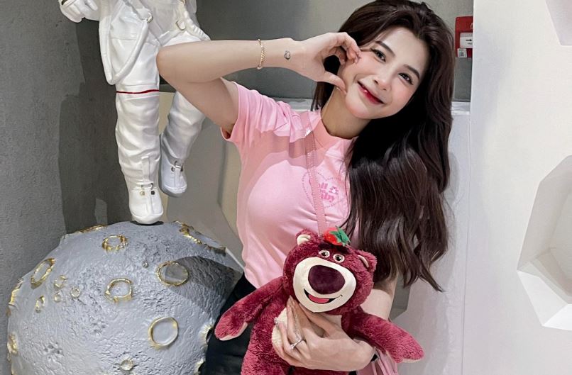 Nhan sắc xinh đẹp của hot girl Nghệ An