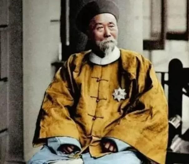 'Áo miễn tội chết' có thực sự tồn tại trong lịch sử Trung Quốc? Tại sao Hòa Thân sỡ hữu 20 áo mà vẫn không tránh được cái chết?