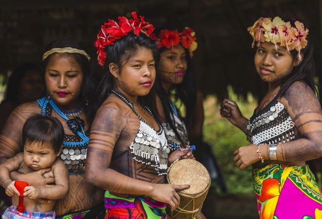 Kỳ lạ bộ tộc thích xăm kín mình để làm đẹp