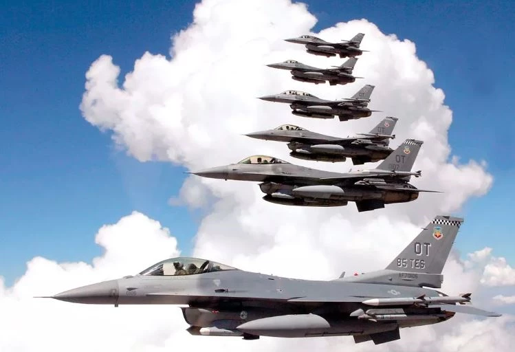 Máy bay F-16 của Không quân Mỹ bay theo đội hình. Ảnh: Không quân Mỹ