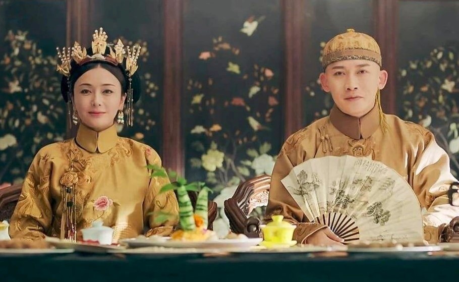 Chuyện Hoàng đế nhà Thanh hưởng thụ cuộc sống: Đi vệ sinh cần 6 người hầu