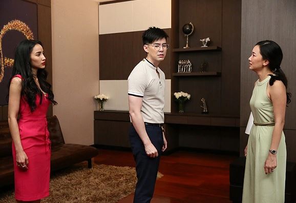 Em trai dẫn bạn gái về ra mắt, trong khi bố mẹ vui mừng khôn xiết thì tôi ngớ người vì thân thế thật của "cô nàng"