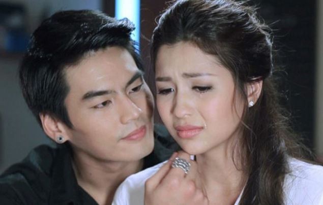 Tự tin cùng bạn trai đến đám cưới người yêu cũ, tôi không ngờ lại bị cô dâu ghé tai khiêu khích một câu khiến bản thân uất nghẹn bỏ chạy