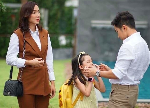 Ly hôn, tôi đưa con cho chồng cũ nuôi, qua 3 năm cầm 2 tỷ đến đón bé nhưng câu hỏi của con lại khiến tôi tê tái