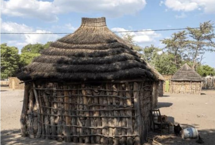 Gặp những bộ tộc châu Phi, đàn ông khỏe như trâu bò, cách phụ nữ sinh sản khiến người ta xót xa